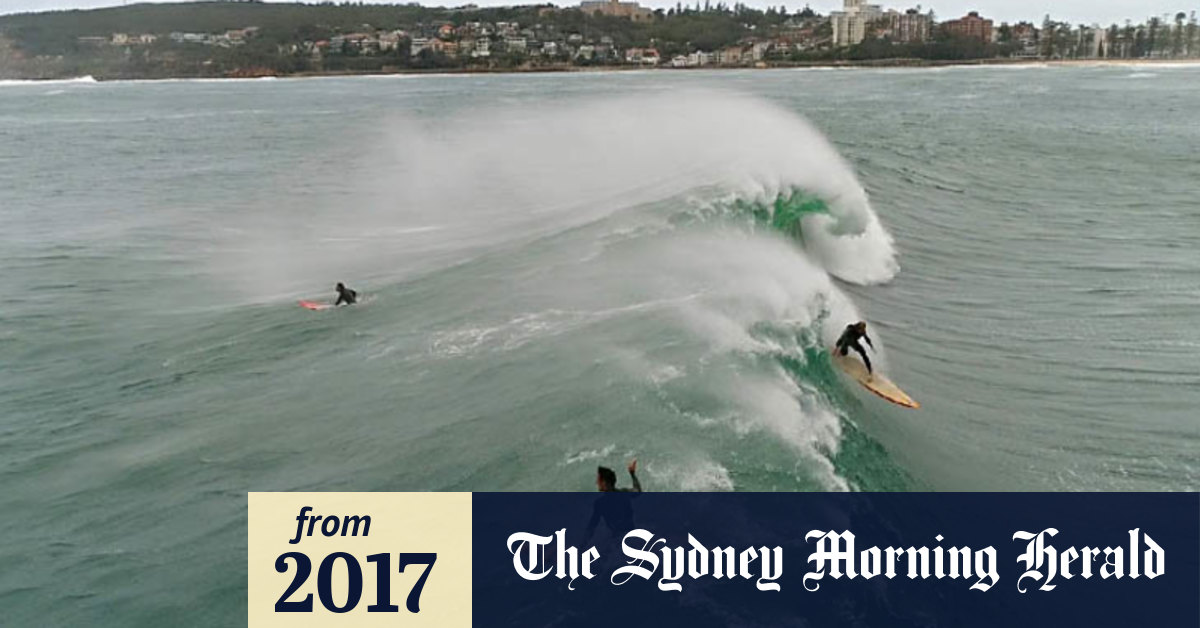 Video Surfing big waves at Queenscliff
